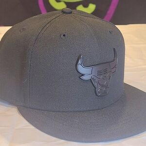 🔴SOLD🔴New Era 7 5/8 - Metal Badge Pack - Black Chicago Bulls